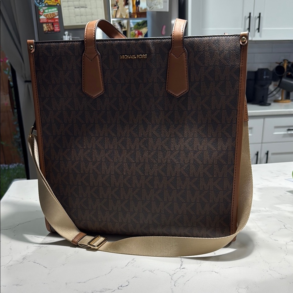 Maple Michael Kors Dark Brown and Tan Messenger tote Bag